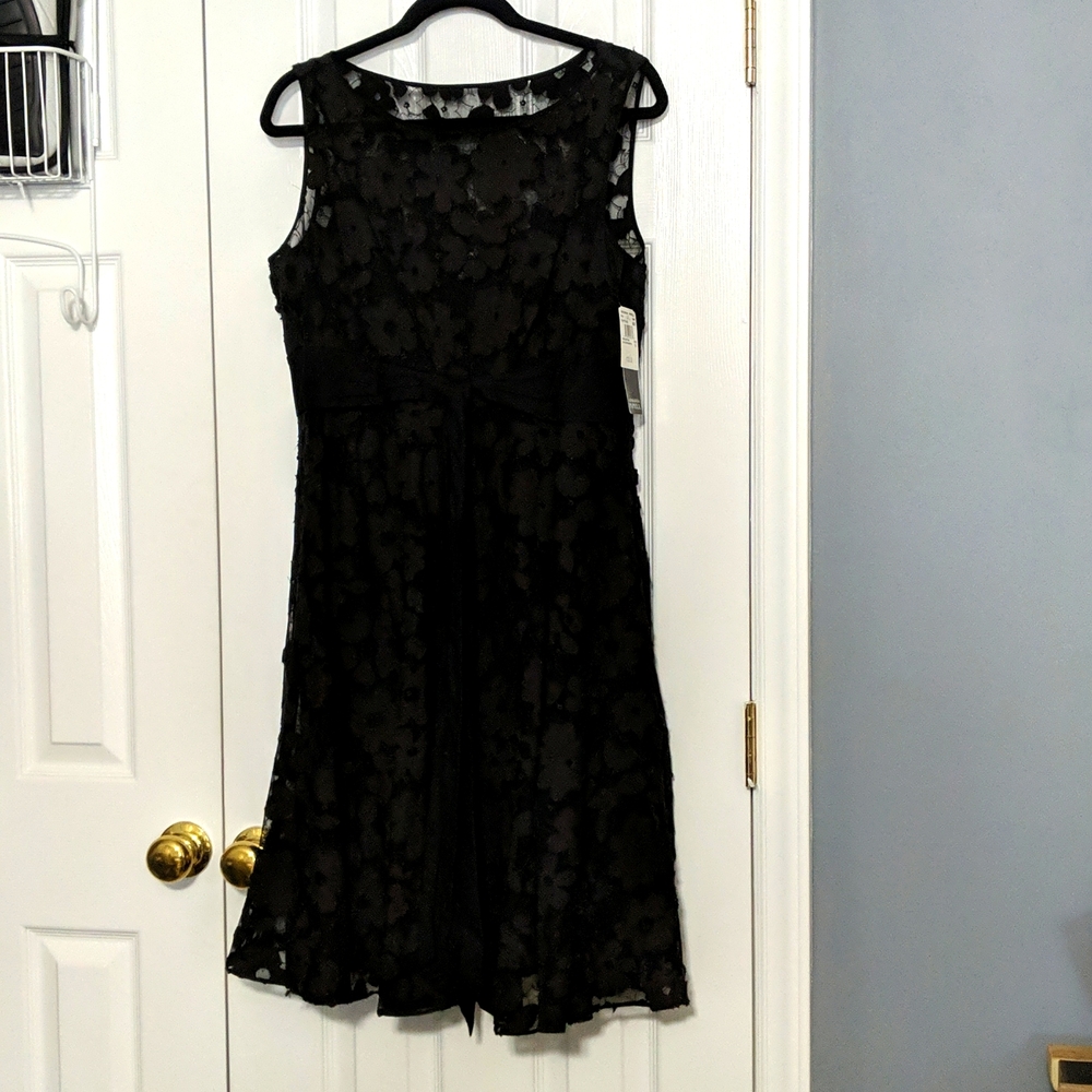Arianna Papell  🖤👗 NWT beautiful floral lace, lined black dress size 14